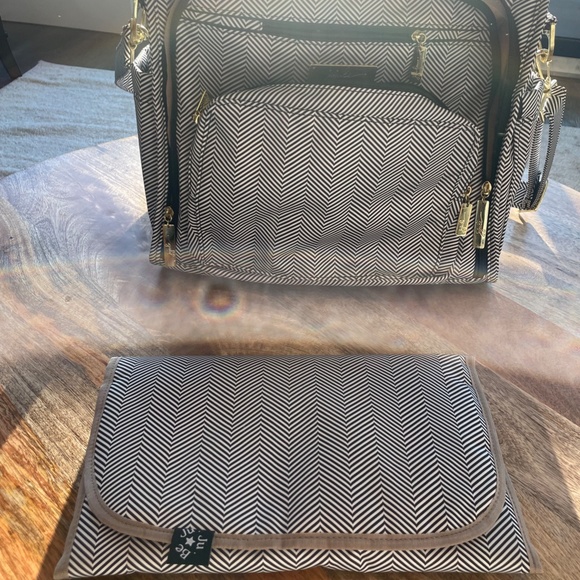 JuJuBe BFF Convertible Unisex Diaper Bag Backpack, Baby Bag with Changing Pad - Picture 9 of 14